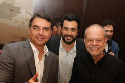 Em primeira agenda no ABC, Flávio Bolsonaro defende corte de gastos e critica juros a empresários em São Caetano