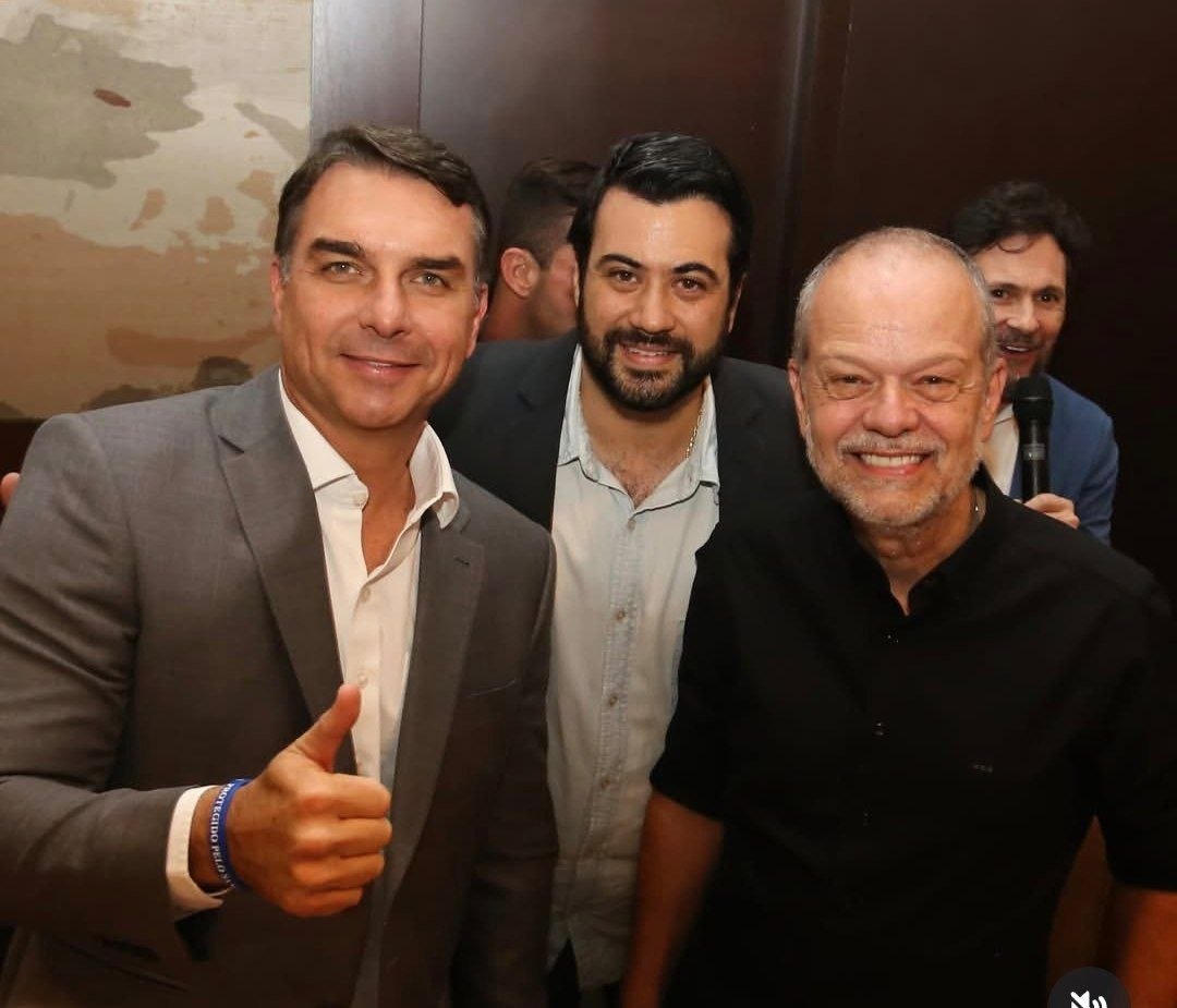 Em primeira agenda no ABC, Flávio Bolsonaro defende corte de gastos e critica juros a empresários em São Caetano