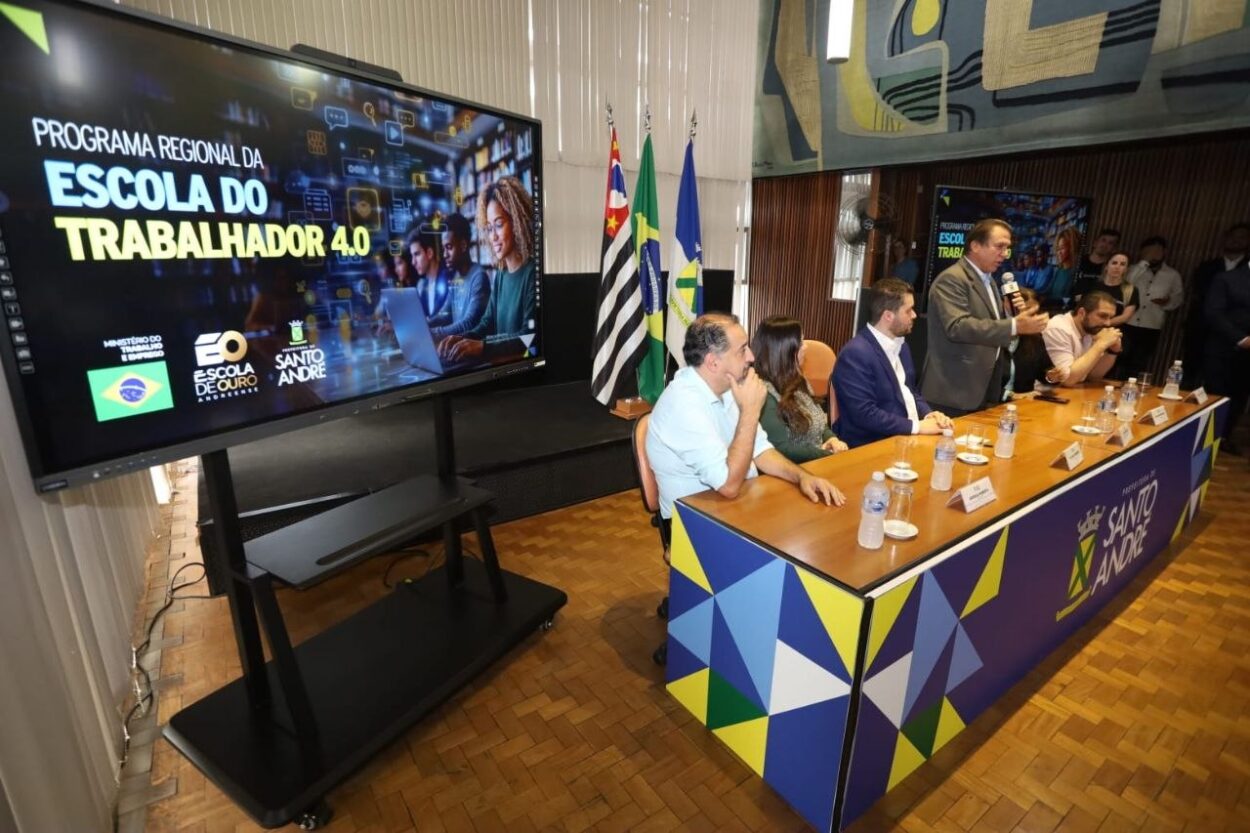 Iniciativa amplia oportunidades de formação gratuita e possibilita a inclusão de novos conteúdos aos cursos da Escola de Ouro