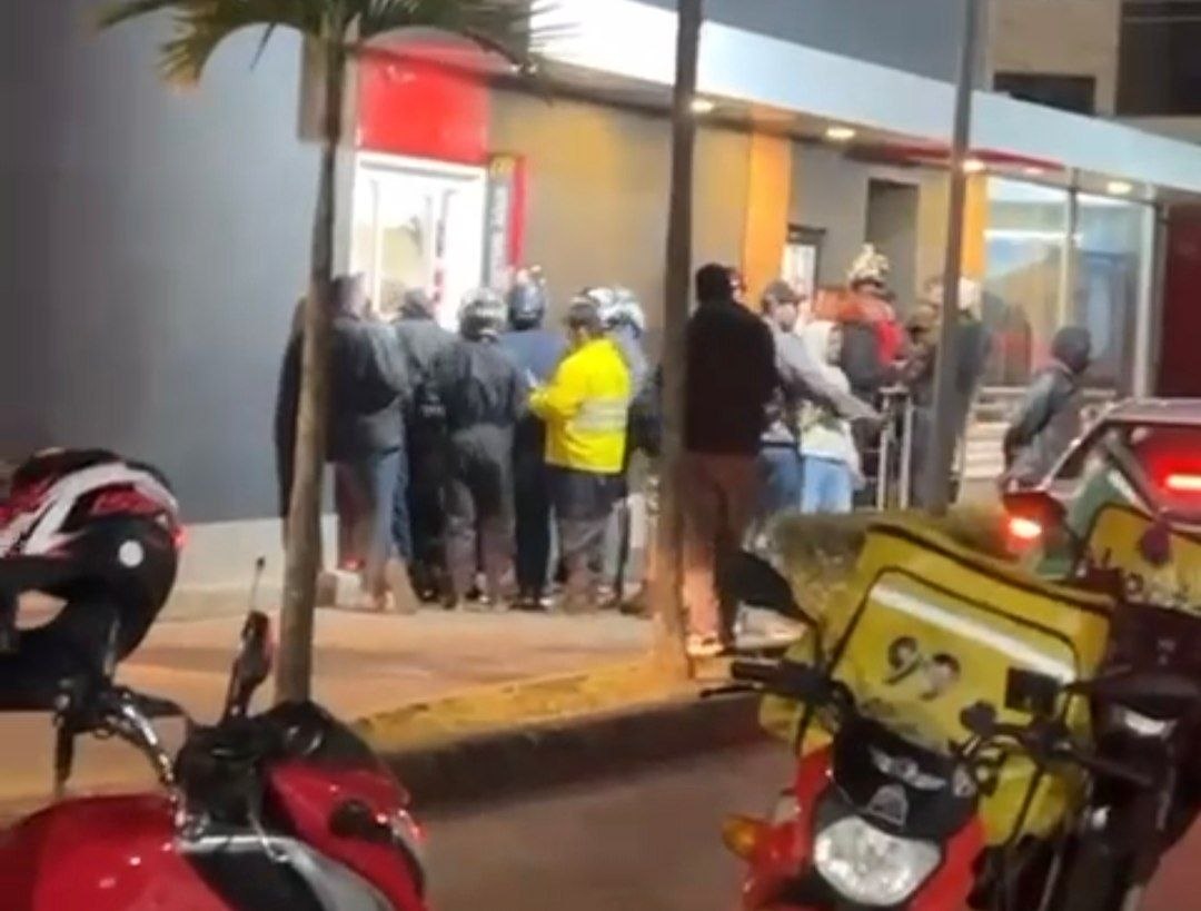 Clientes e Entregadores Relatam Caos em Unidade do McDonald's em São Bernardo do Campo