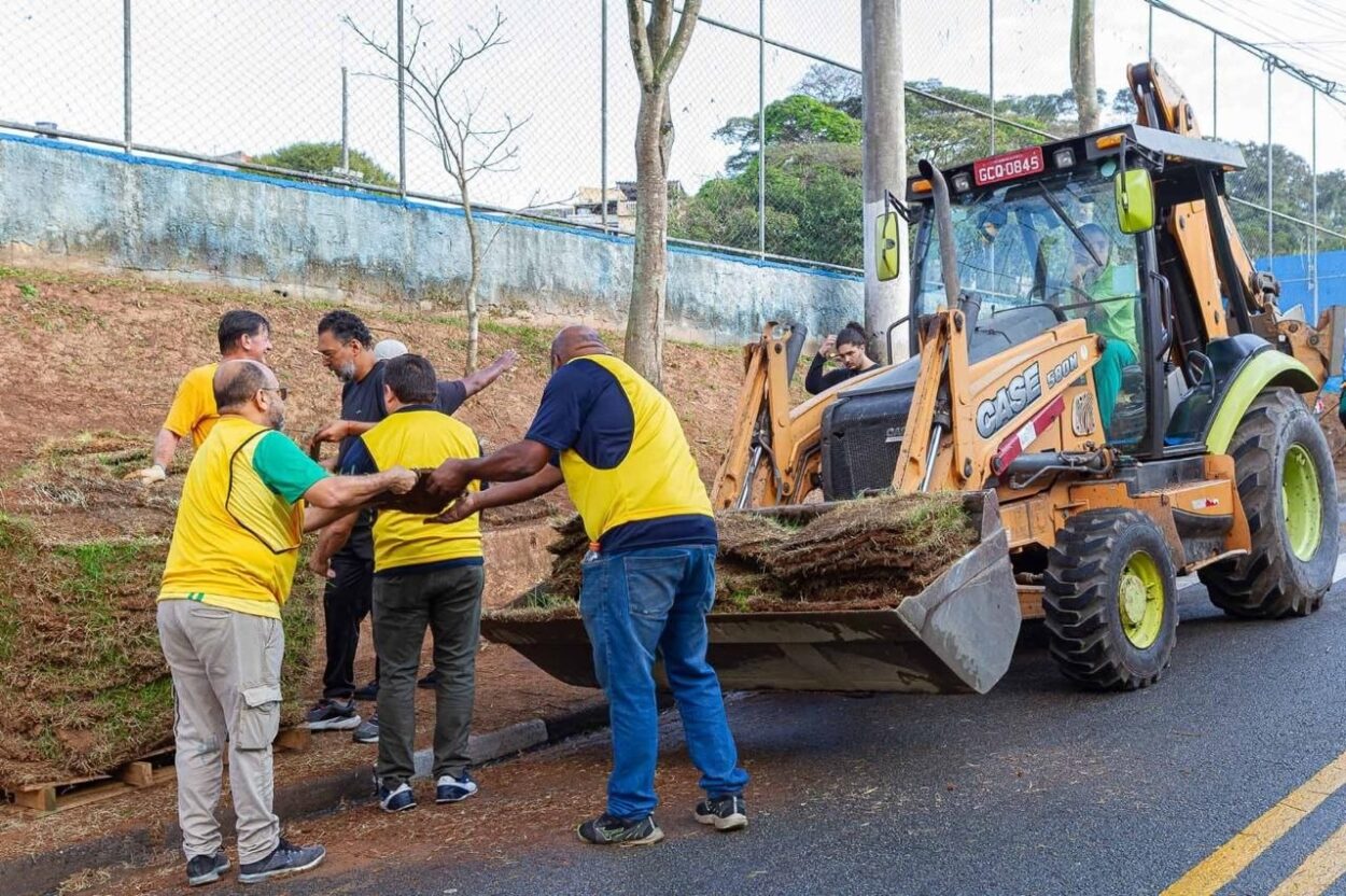 Sétimo mutirão do ano reuniu mutirão e levou uma série de melhorias à escola de Educação Infantil neste sábado (8/8)