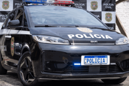 Autor passou de moto e efetuou disparos contra a vítima no Jardim Santo André; crime é investigado pela Polícia Civil