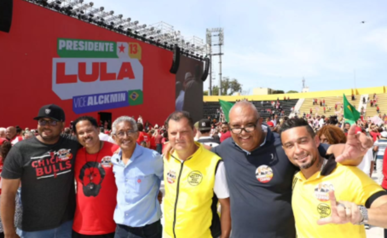 Candidatos do PT de São Bernardo, entre eles Vicentinho, participam de ato de lula na Vila Euclides. Foto: Divulgação