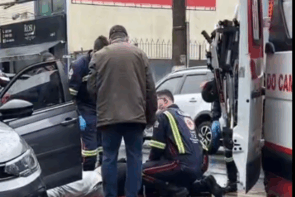 Motorista de 52 anos passa mal, perde a consciência e bate carro no Baeta Neves
