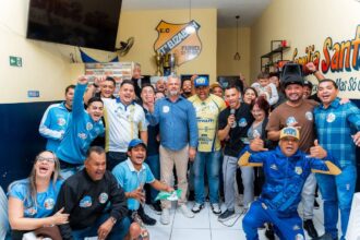 Em encontro com integrantes da diretoria do EC Santa Elizabeth, time de várzea da cidade, parlamentar e candidato a estadual destacou proposta de viabilizar unidades em todas as regiões administrativas