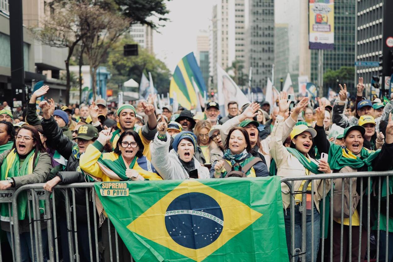 Em ato na Paulista contra Moraes, Flávio, Nikolas e Tarcísio discursam para apoiadores e criticam o PT