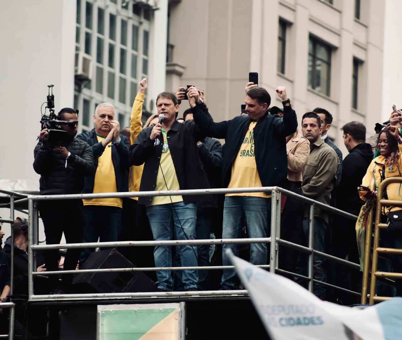 Tarcísio participa do Ato da Independência na Avenida Paulista