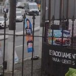 Moradora de São Bernardo denuncia abandono de estruturas de propaganda eleitoral em calçada no Taboão