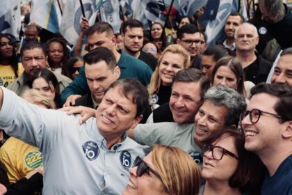 Tarcísio cumpre maratona de agenda no ABC, acena a prefeitos aliados e promete R$ 25 bi para resiliência climática