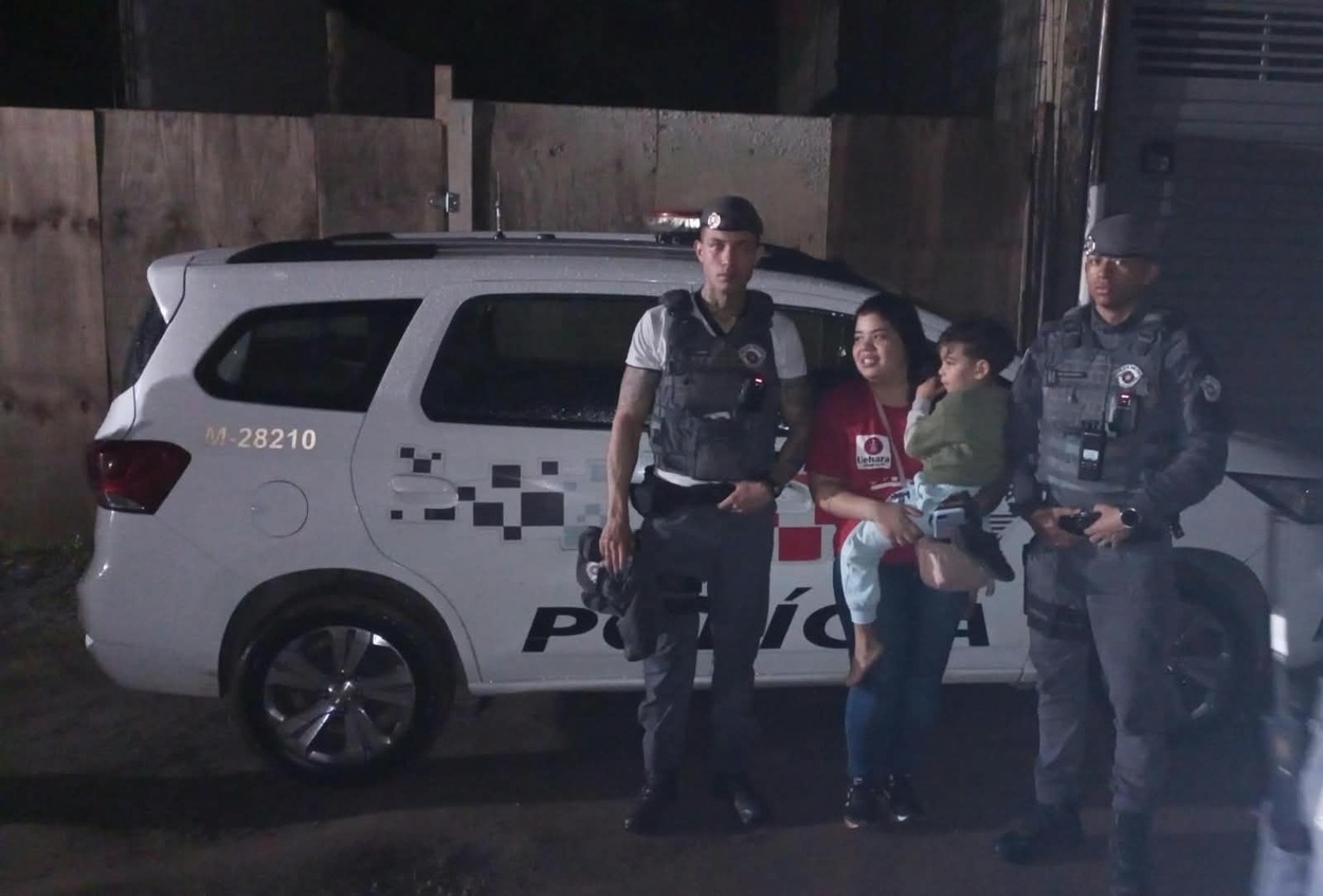 Menino autista de 6 anos desaparecido é resgatado pela PM em barranco na Zona Leste de SP