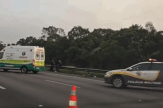 Acidente entre carro e bicicleta tira a vida de uma pessoa na Rodovia dos Imigrantes, em São Bernardo