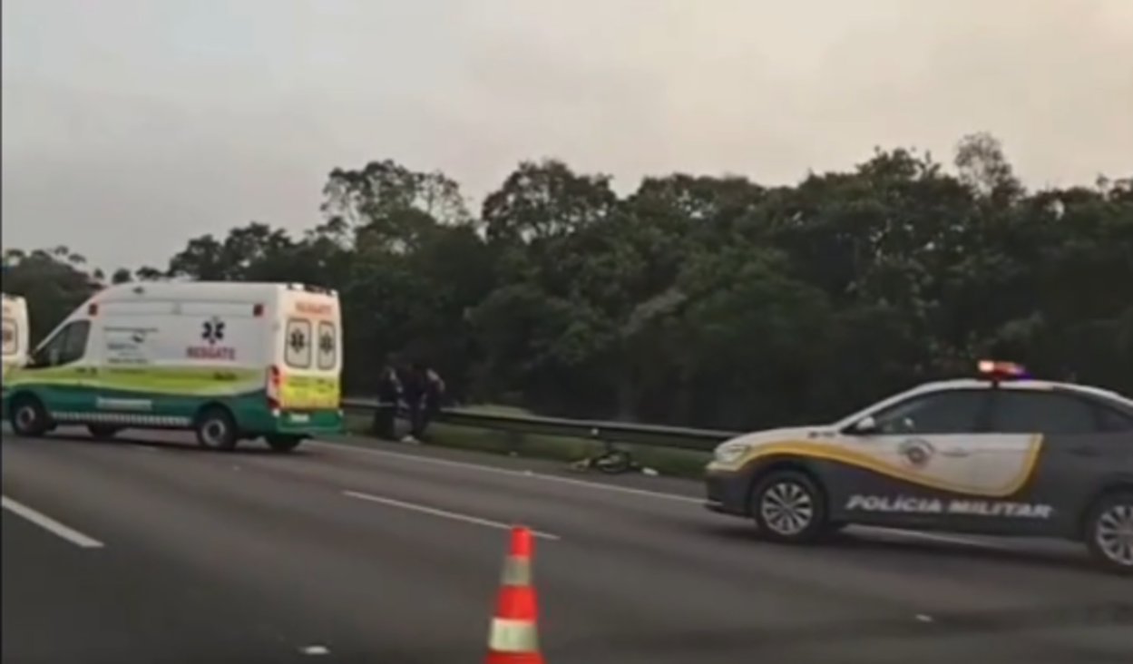 Acidente entre carro e bicicleta tira a vida de uma pessoa na Rodovia dos Imigrantes, em São Bernardo