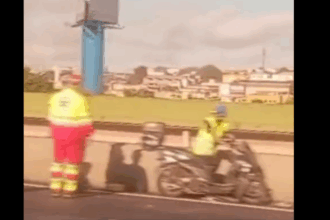Acidente entre duas motos deixa três feridos na Rodovia dos Imigrantes em Diadema