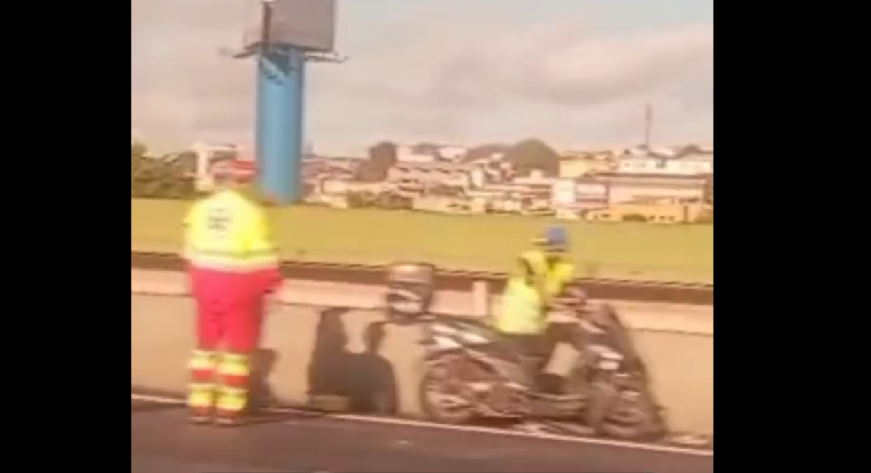 Acidente entre duas motos deixa três feridos na Rodovia dos Imigrantes em Diadema