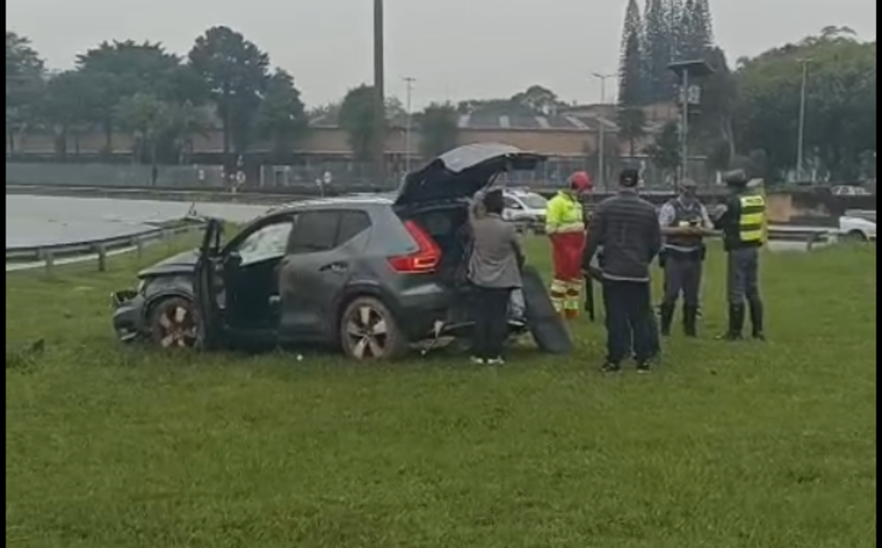 Capotamento deixa um ferido na Via Anchieta, em São Bernardo