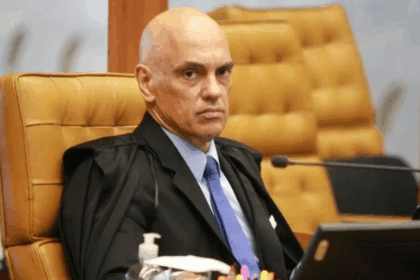 Folha de S.Paulo pede renúncia ou impeachment de Alexandre de Moraes após revelações sobre o Banco Master