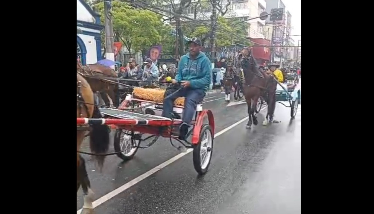 Devoção que supera o clima: tradicional Procissão dos Carroceiros reúne fiéis sob chuva em São Bernardo
