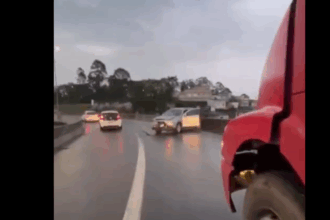 Motorista passa mal, perde o controle do carro e é socorrida por caminhoneiro em São Bernardo
