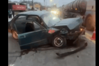 Em Ribeirão Pires, colisão frontal entre dois carros deixa um ferido na Rodovia Índio Tibiriçá