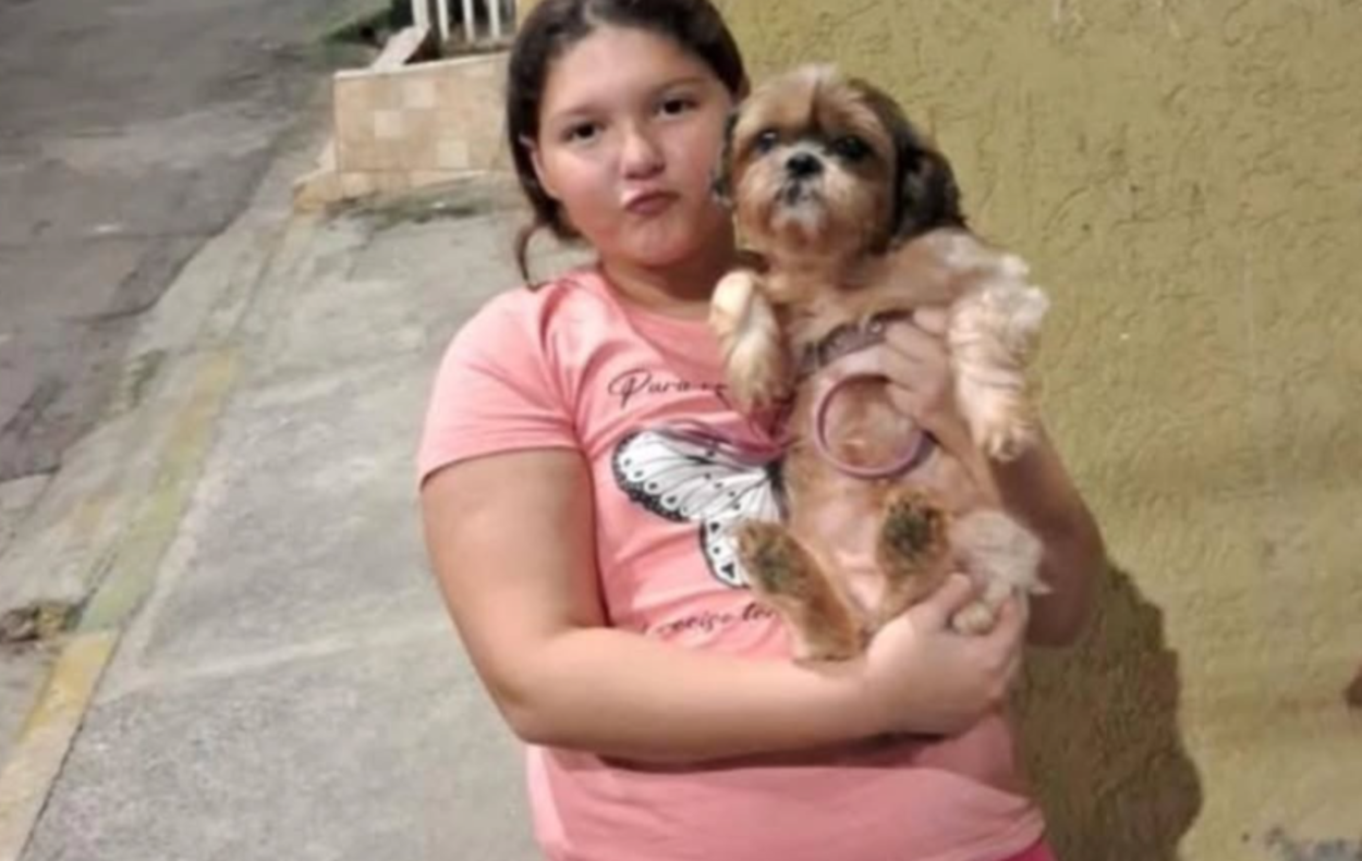 Desaparecida desde a noite desta segunda-feira (21), Lorena Santos Martins foi vista pela última vez acompanhada de sua cachorrinha