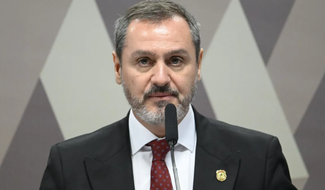 André Mendonça determina afastamento preventivo do diretor-geral da PF por suposto monitoramento de autoridades