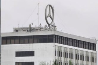 Mercedes-Benz celebra 70 anos de Brasil com marco histórico no transporte público e de cargas