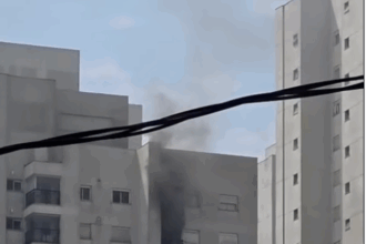 Incêndio atinge apartamento na Avenida Moinho Fabrini, em São Bernardo