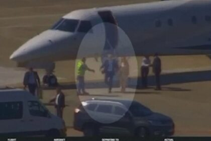 Imagens mostram Moraes em jatinho de Vorcaro meses após contrato milionário
