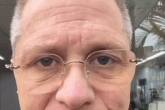 Secretário de Saúde, Jean Gorinchteyn, se pronunciou na web pedindo desculpas à população e afirmou que a gestão trabalha para restabelecer os serviços
