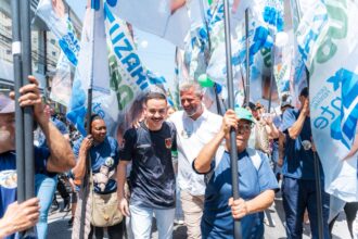 Caminhada de Fuzari mobiliza mais de 1.400 apoiadores na Rua Marechal Deodoro, tradicional centro comercial de São Bernardo