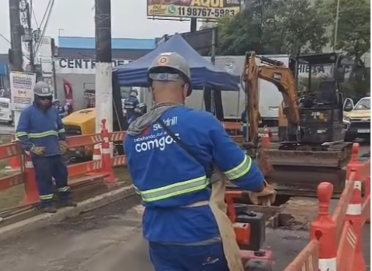 Comgás interdita faixa da Avenida Rotary para obras na rede de gás em São Bernardo