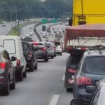 Motociclista morre após colisão entre moto, carro e caminhão no km 22 da Anchieta, em São Bernardo
