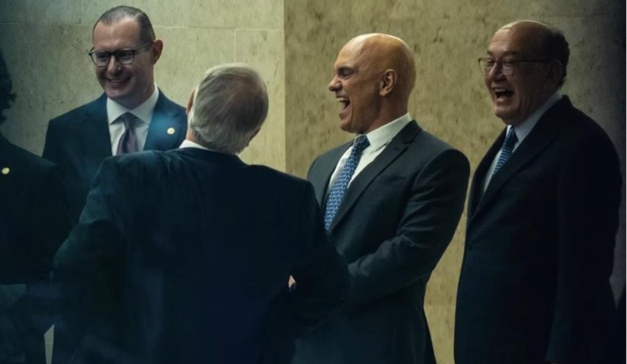 Foto Flagra Momento de Descontração entre Ministros do STF em Meio a Clima Tenso nos Bastidores