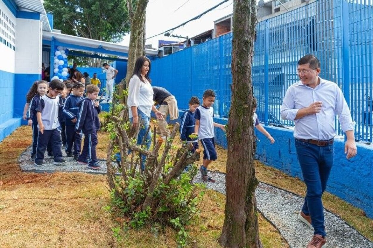 EMEB Dr. Humberto Marouelli Mendonça, no bairro Piraporinha, recebeu inúmeras melhorias e foi entregue pelo prefeito de Diadema