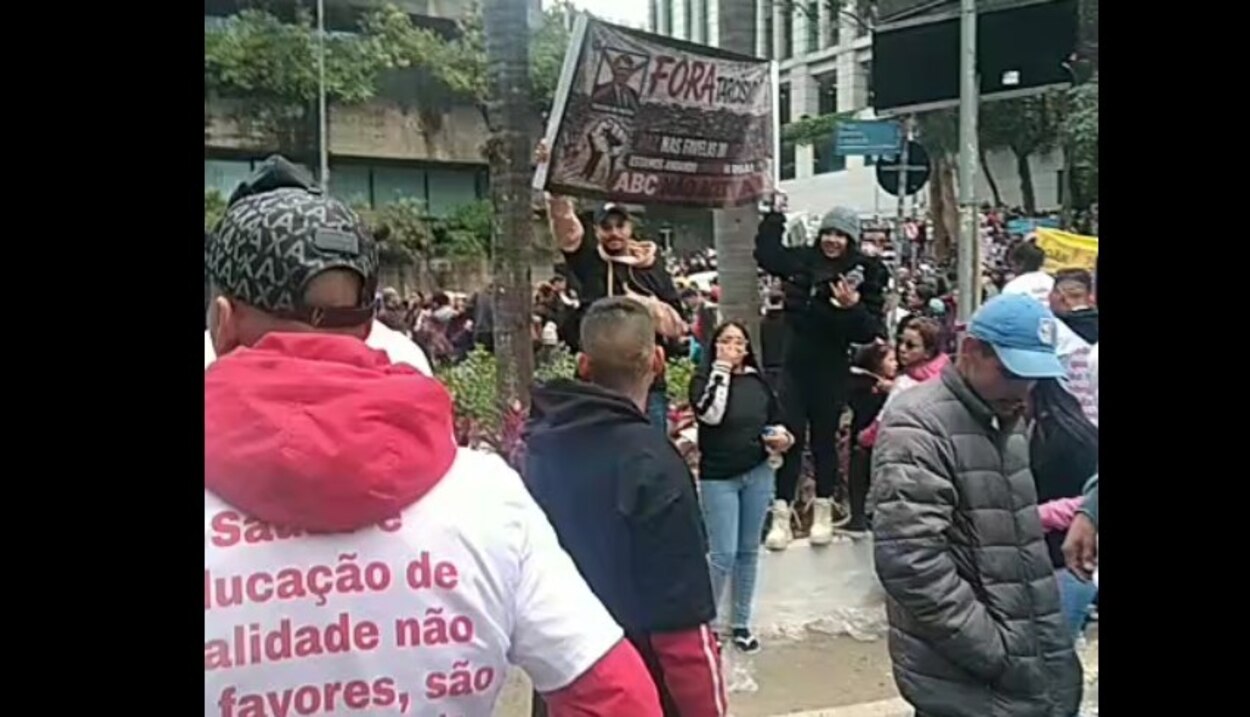 PM dispersa grupo de manifestantes próximo à Avenida Paulista neste 7 de setembro