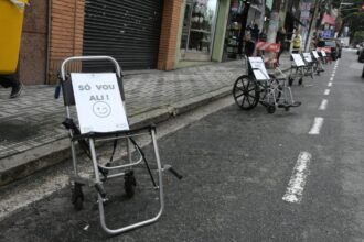 Ação com cadeiras de rodas em Santo André promove conscientização sobre acessibilidade