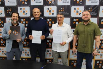 Consórcio ABC e Metodista firmam parceria para até 1.000 bolsas de estudo para estudantes de baixa renda