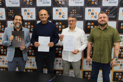 Consórcio ABC e Metodista firmam parceria para até 1.000 bolsas de estudo para estudantes de baixa renda