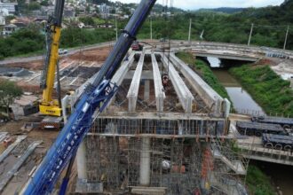 Viaduto Estaiado: Prefeitura conclui içamento das 12 vigas da maior obra da história de Ribeirão Pires nesta quarta-feira (16)