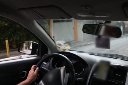 Passageira pula de carro de aplicativo em movimento e denuncia motorista por borrifar substância em seu rosto em São Bernardo