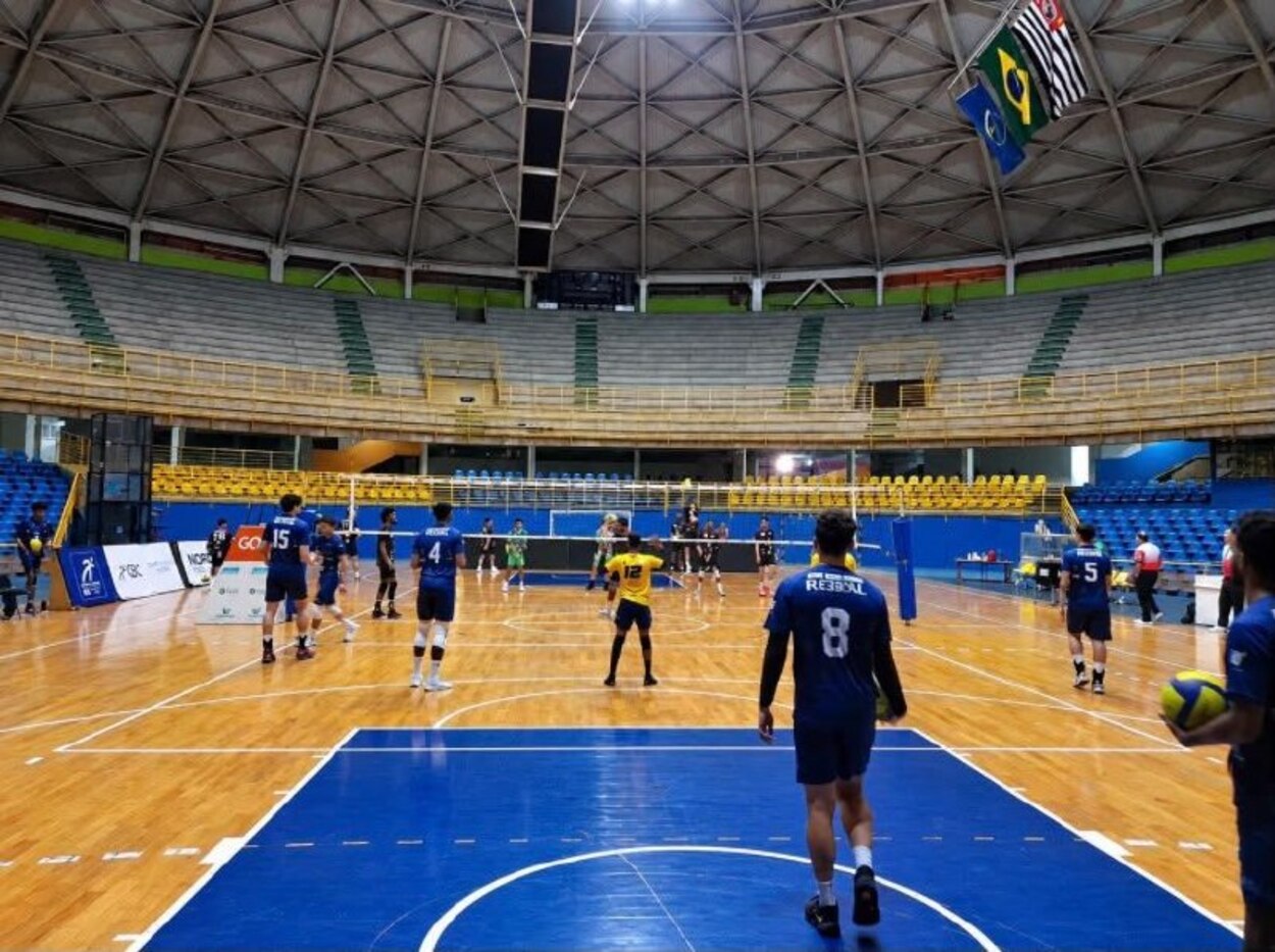 Vôlei masculino de São Caetano derrota a AGEE São Carlos no interior e se classifica como líder da Copa Piratininga