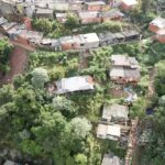 Operação preventiva interdita residências com risco de deslizamento no Jardim Santo André
