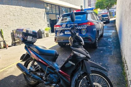 GCM de São Caetano prende homem por clonagem de motocicleta após alerta do Smart Sanca