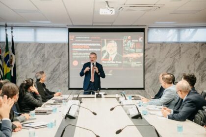 Em reunião com prefeitos, ministro destaca articulação regional para fortalecer indústria do Grande ABC