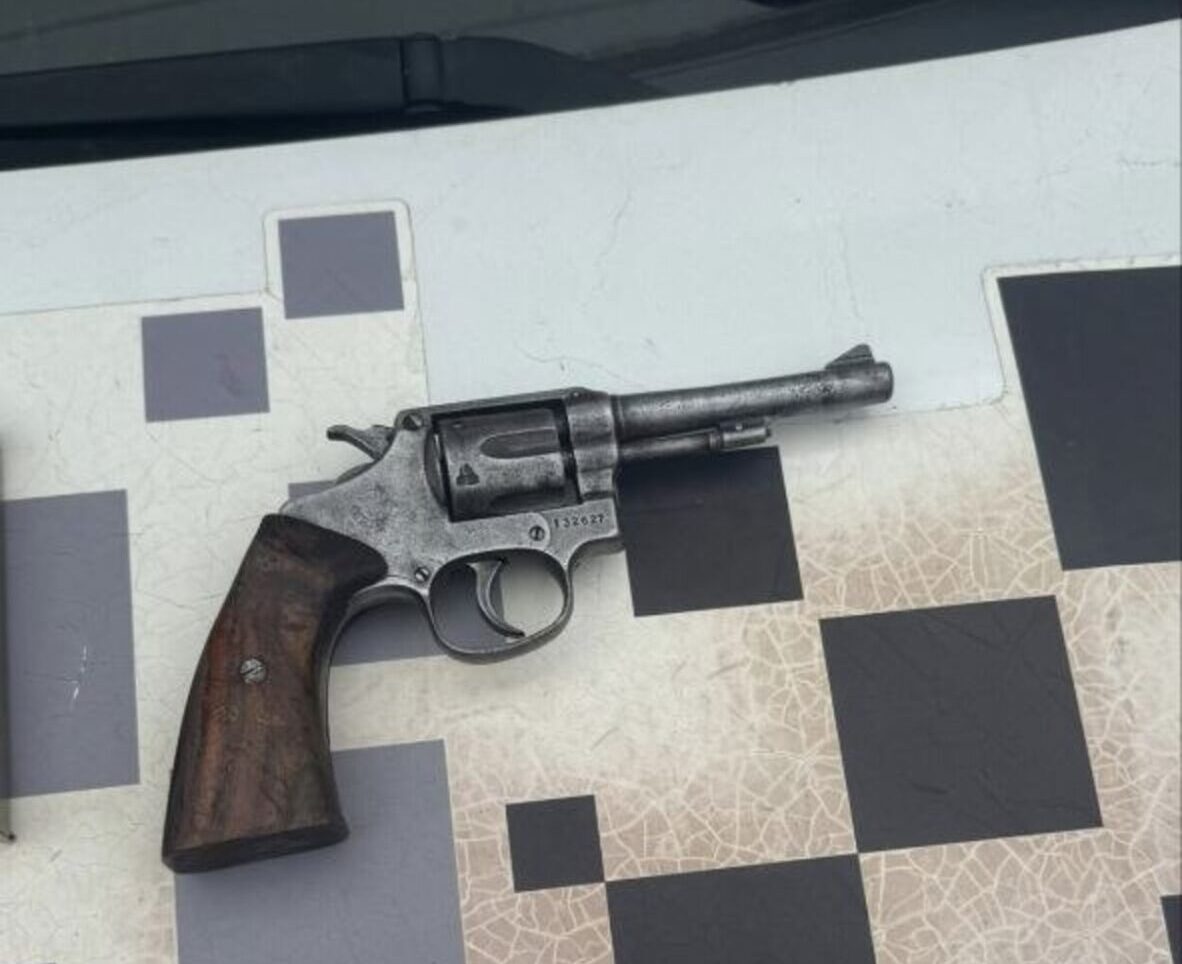 Polícia Militar prende homem por posse ilegal de arma e falsa comunicação de crime em Mauá
