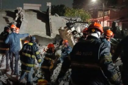 Criança é resgatada com vida após prédio em construção desabar sobre casa na Zona Leste de SP