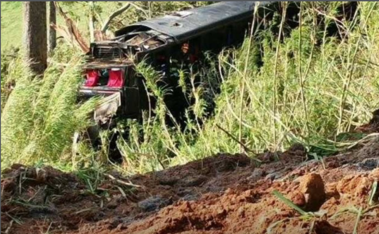Acidente com ônibus de romeiros a caminho de Aparecida deixa seis mortos e dezenas de feridos em rodovia 
