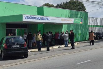 Sob forte comoção, dono de tabacaria é sepultado em São Bernardo