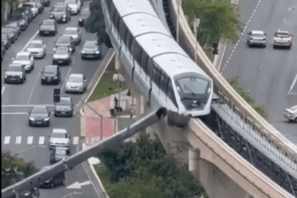 ​Trem do Monotrilho atinge guindaste e estrutura despenca em avenida na Zona Leste de SP