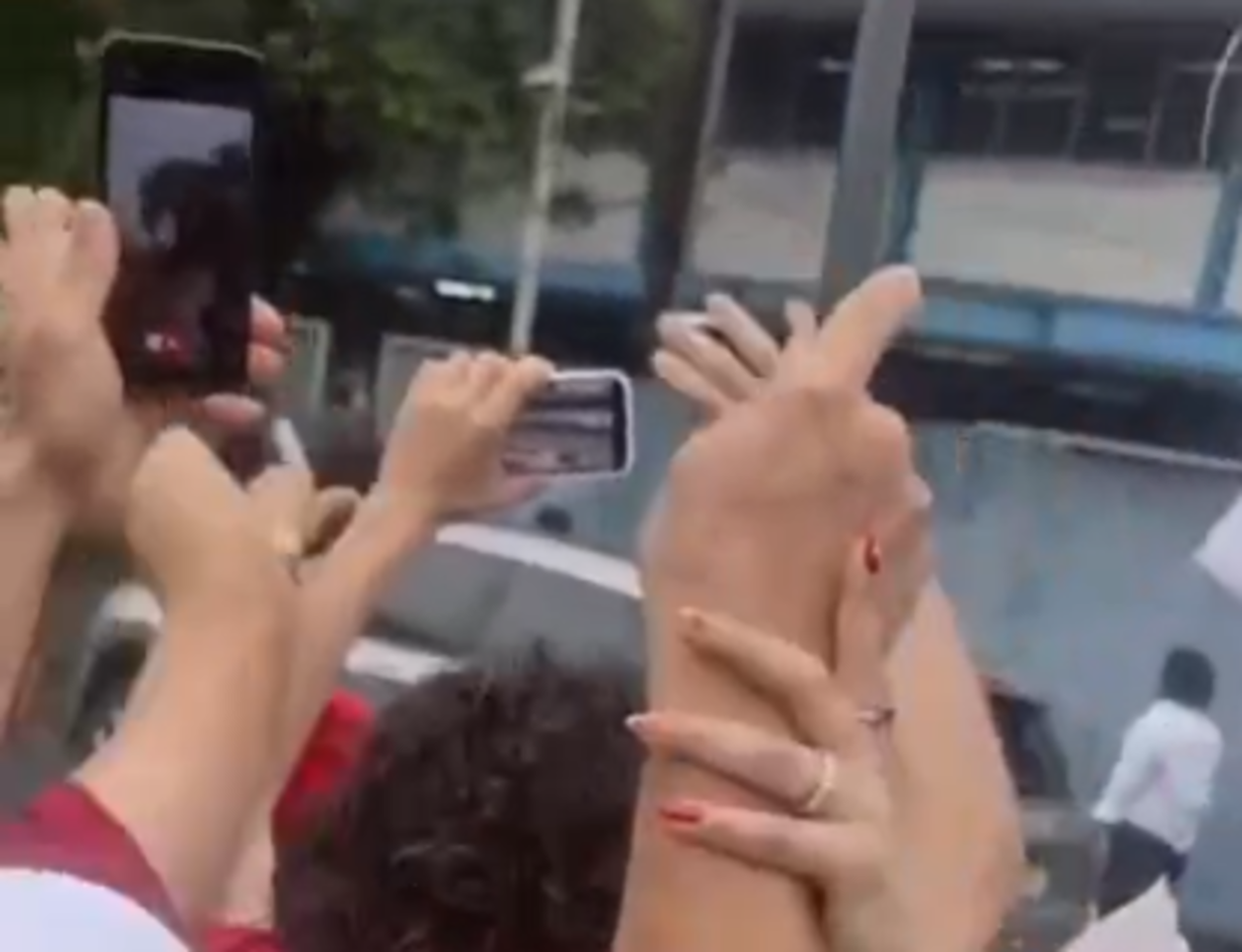  Presidente Lula chega ao local de votação em São Bernardo neste domingo (25) 